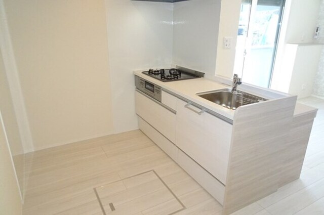 キッチン　対面式システムキッチン　スライド式収納