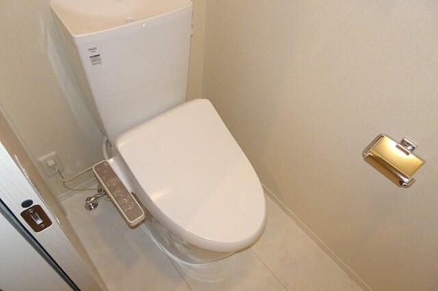トイレ　温水洗浄暖房便座