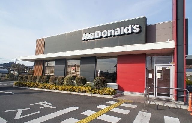 飲食店　マクドナルド ２９９バイパス飯（飲食店）まで950m