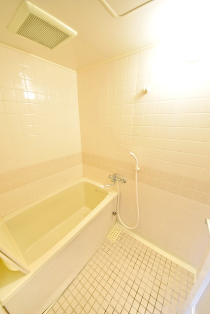 バス・シャワールーム　～一日の疲れを流しましょうっ～