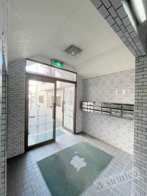 エントランス　明るいエントランスであなたのお帰りをお待ちします＾＾