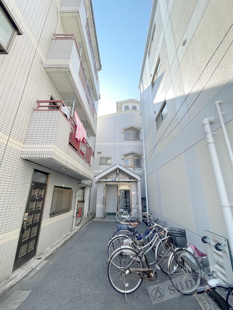 建物外観　スマートに佇むお家。毎日が楽しくなります。