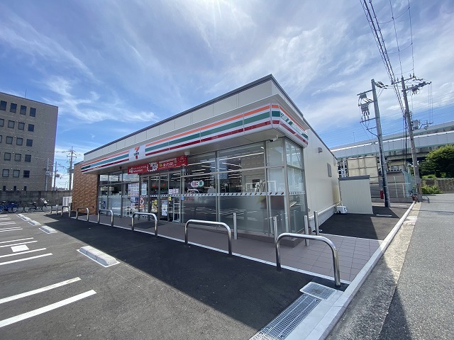 コンビニ　セブンイレブン（コンビニ）まで453m
