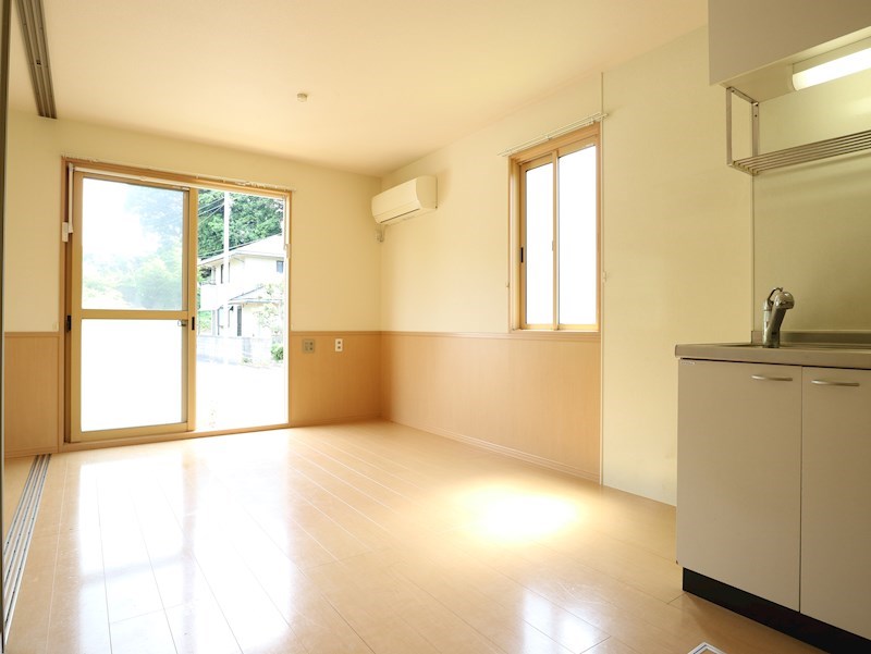 居室・リビング　トーマスリビングでは、全物件初期費用分割・クレジットカード利