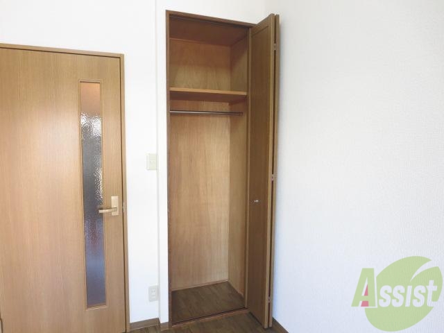 収納　しっかり収納もついています、ロングコートもラクラク収納