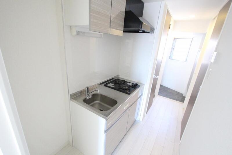 キッチン　コンセントも多数。２口システムガスキッチン。