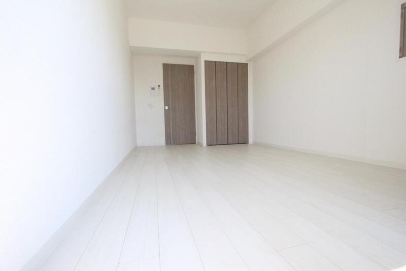 居室・リビング　白を基調とした広いお部屋