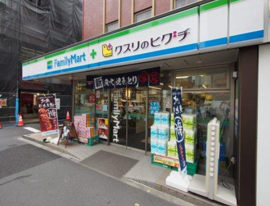 ドラックストア　ファミリーマート+クスリのヒグチ 中野坂上西店（ドラッグストア）まで216m