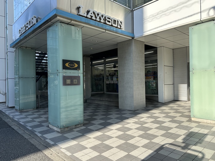 コンビニ　ローソン六本木３丁目店（コンビニ）まで190m