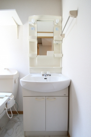 洗面設備　朝の身支度には欠かせない独立洗面化粧台