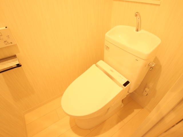 トイレ　※別室の参考写真の為、現況優先です。