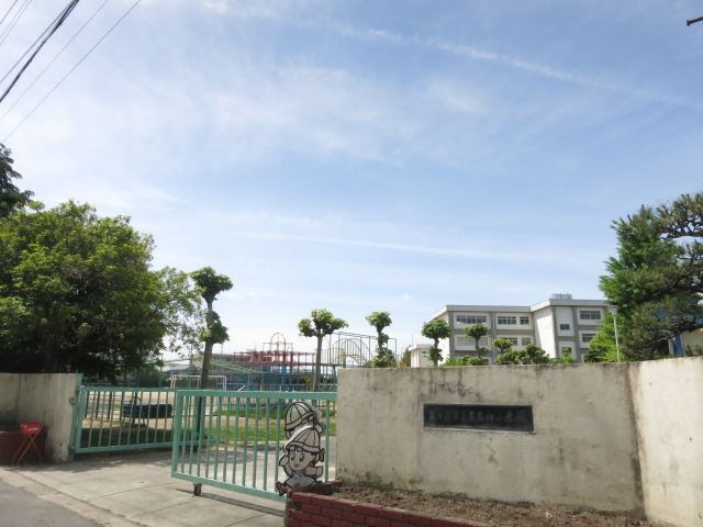 小学校　春日井市立鳥居松小学校（小学校）まで689m