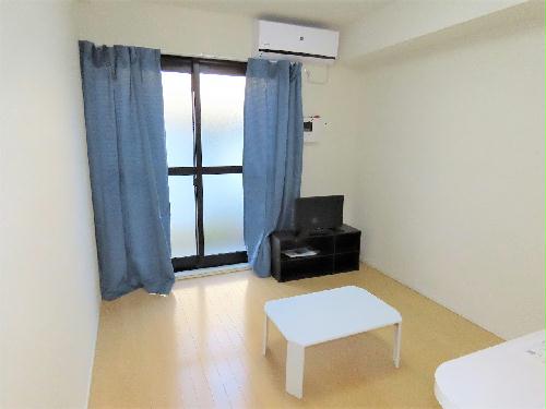 居室・リビング　家具家電が備え付けのお部屋です