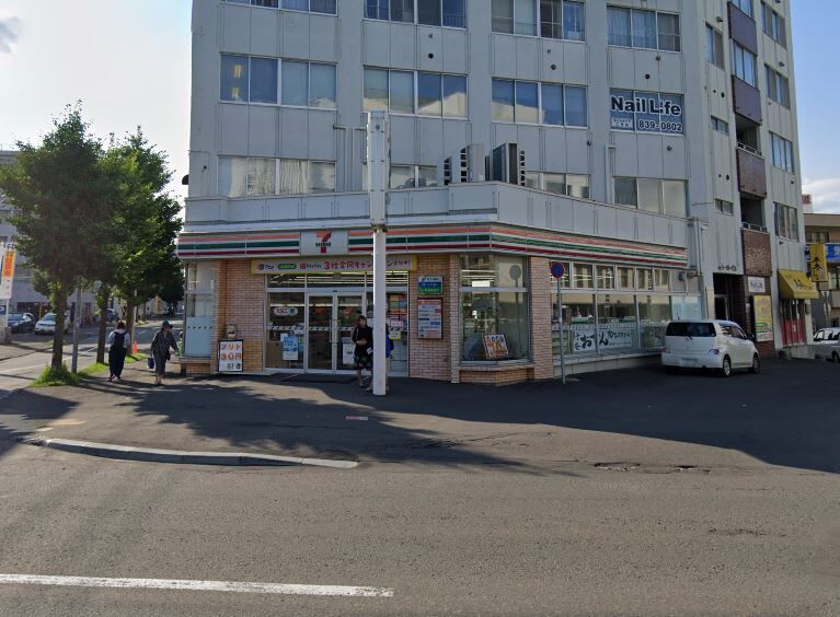コンビニ　セブンイレブン地下鉄白石駅前店（コンビニ）まで96m