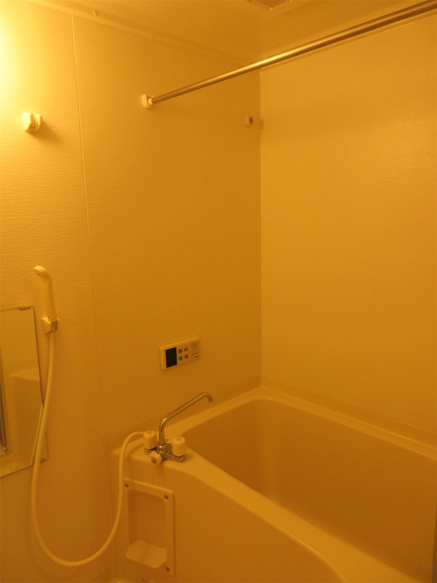 バス・シャワールーム　追炊き機能・浴室乾燥機付き☆