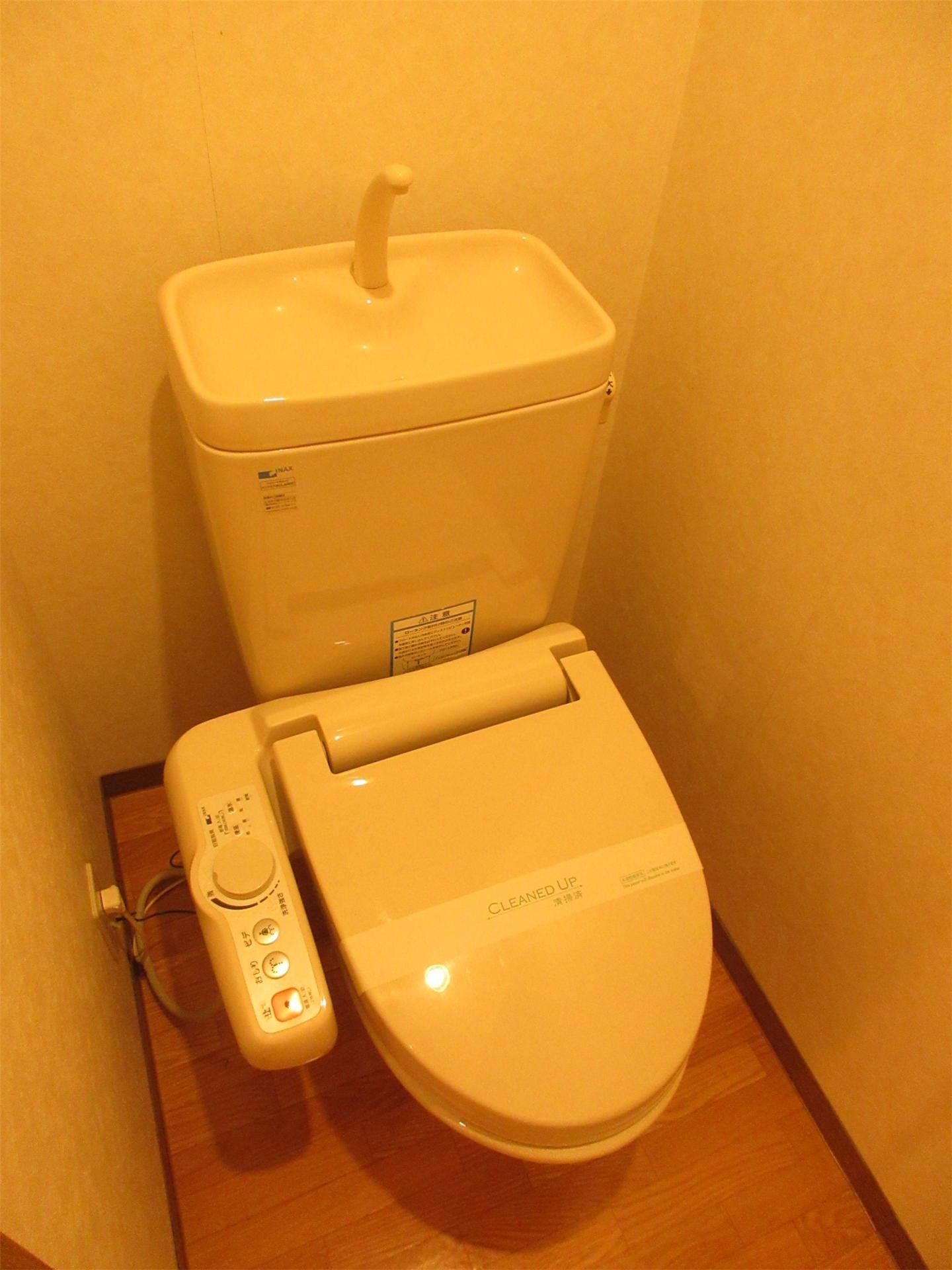 トイレ　温水洗浄暖房便座完備☆