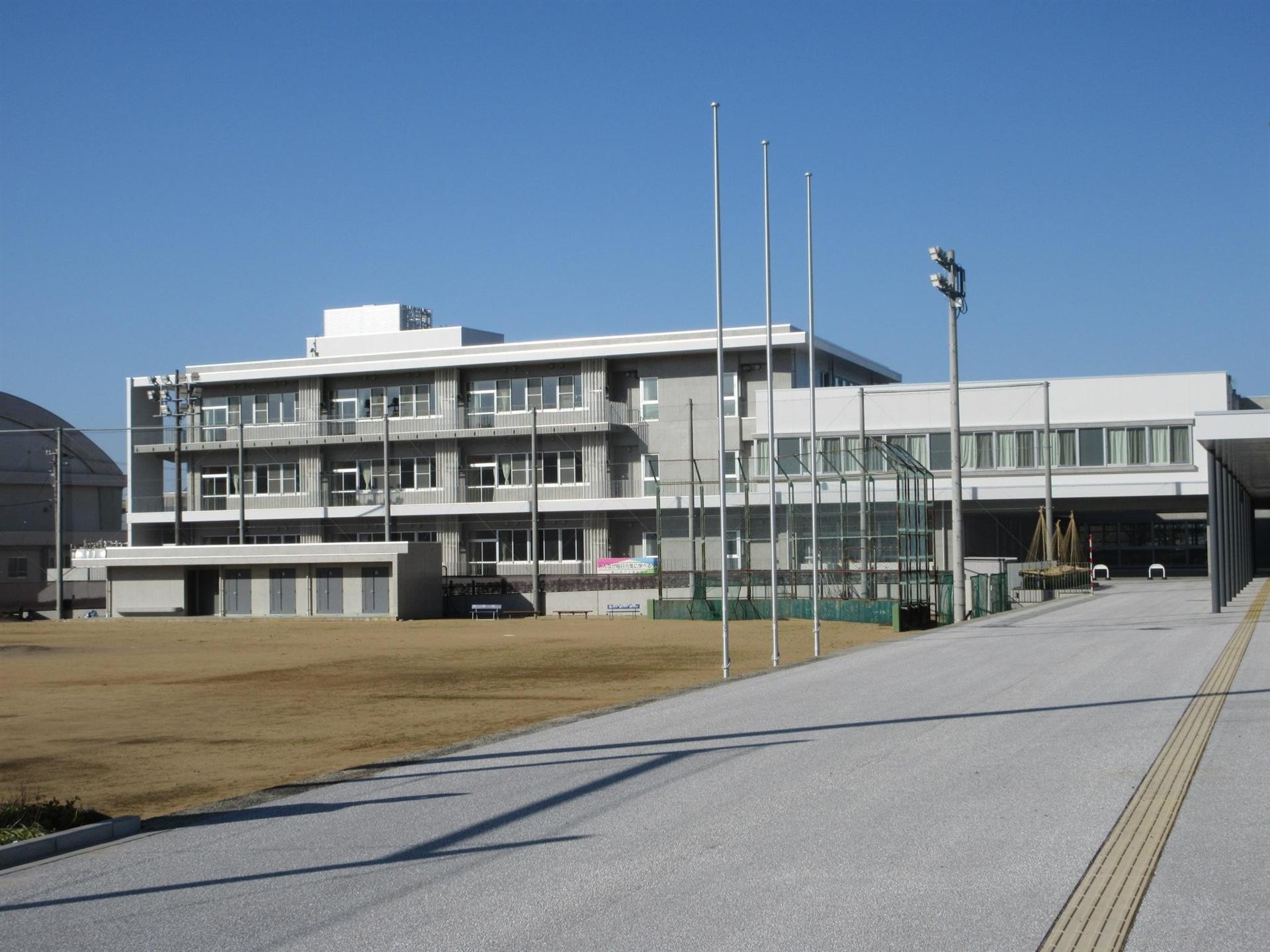 中学校　上滝中学校（中学校）まで1000m