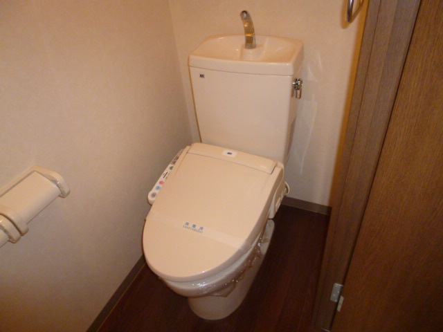 トイレ　温水洗浄便座