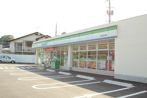 コンビニ　ファミリーマート深川五丁目店（コンビニ）まで218m