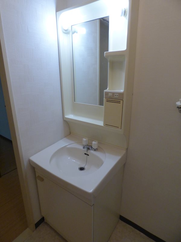 洗面設備　※同タイプの他のお部屋です