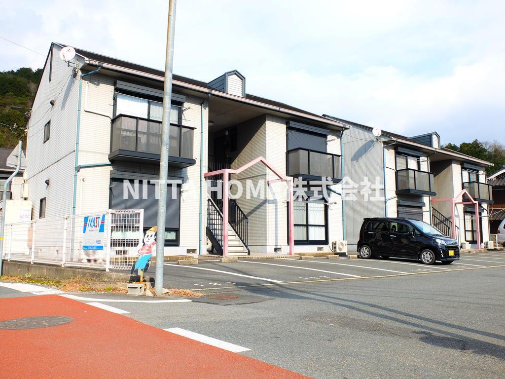 建物外観　軽量鉄骨造2階建て！！