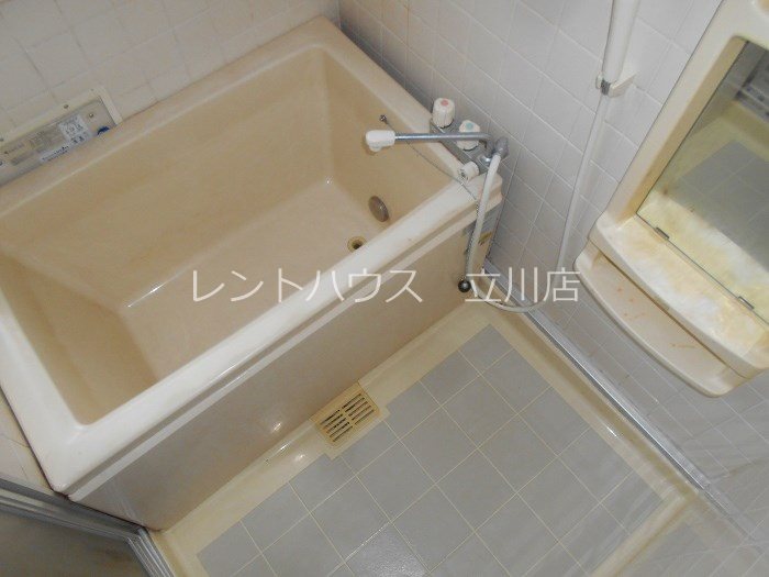 バス・シャワールーム　同物件別部屋参考写真です