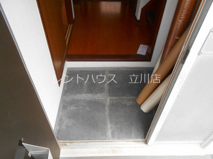 玄関　同物件別部屋参考写真です