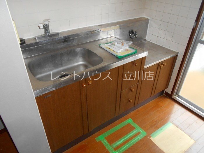 キッチン　同物件別部屋参考写真です