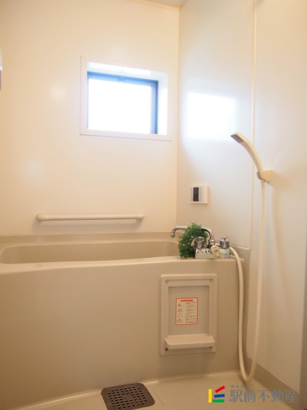 バス・シャワールーム　窓付きお風呂♪