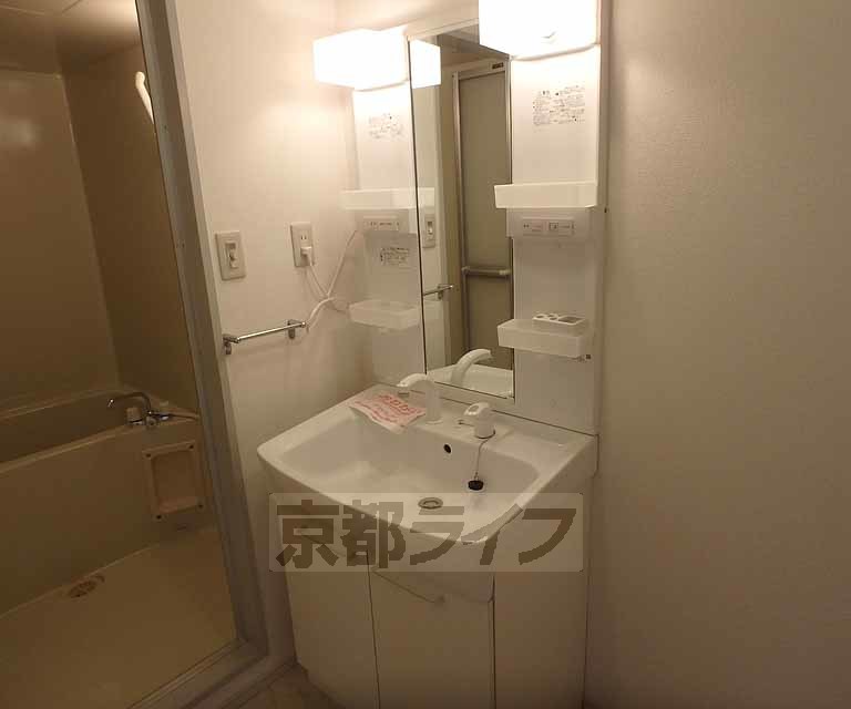 洗面設備　独立洗面台です
