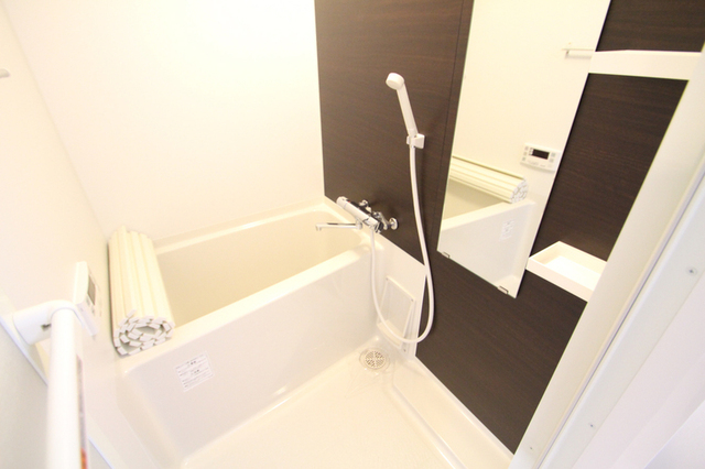 バス・シャワールーム　※同号室の別階のお写真です