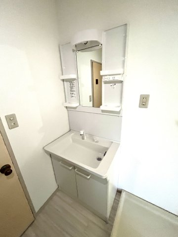 洗面設備　朝の身支度には欠かせない独立洗面台