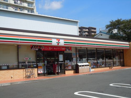 コンビニ　セブンイレブン横須賀北久里浜店（コンビニ）まで362m