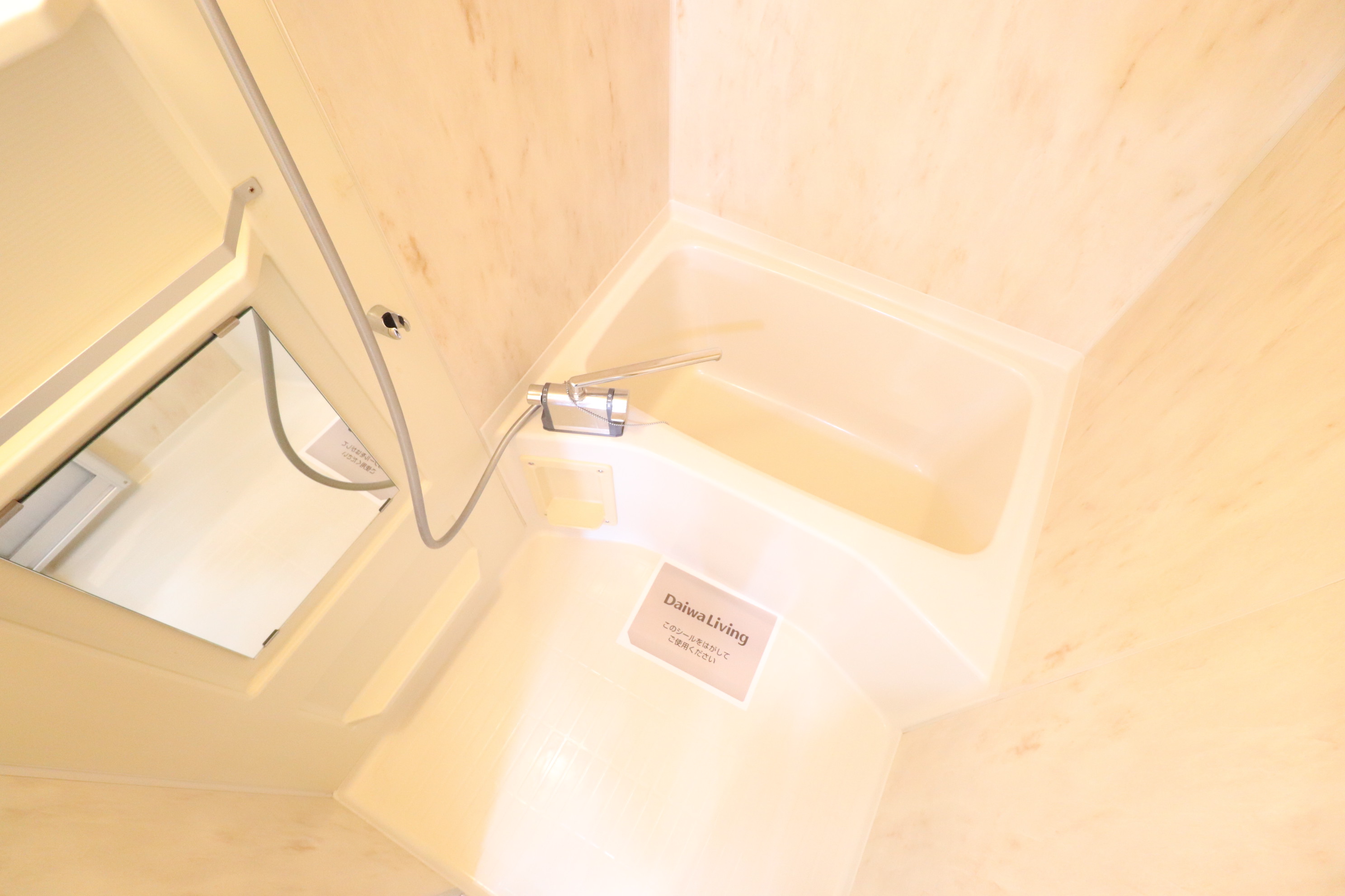 バス・シャワールーム　鏡付きのバスルーム♪