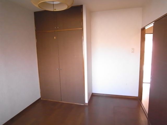 居室・リビング　北側洋間