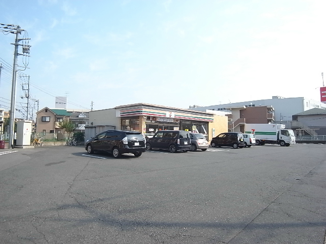 コンビニ　セブンイレブン 坂戸八幡店（コンビニ）まで672m