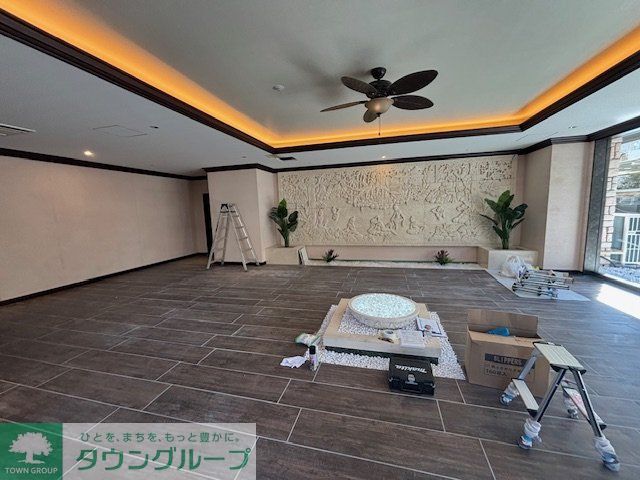 ロビー　駐車場