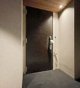 玄関　※別部屋の参考写真です。