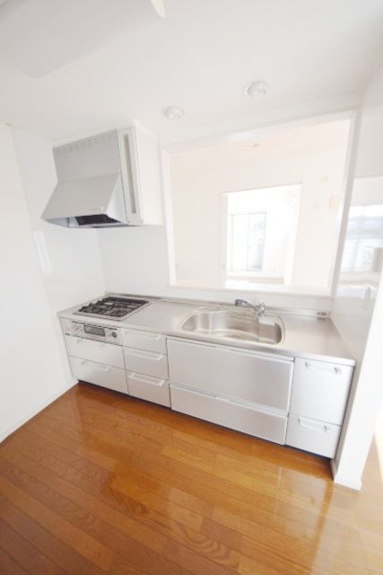 キッチン　★お料理に便利な３口コンロです★