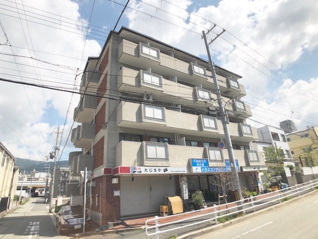 建物外観　全戸南向きバルコニーの明るいお部屋です