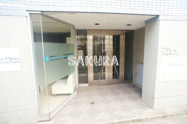 エントランス　帰りが楽しみになる重厚感あるエントランスです♪