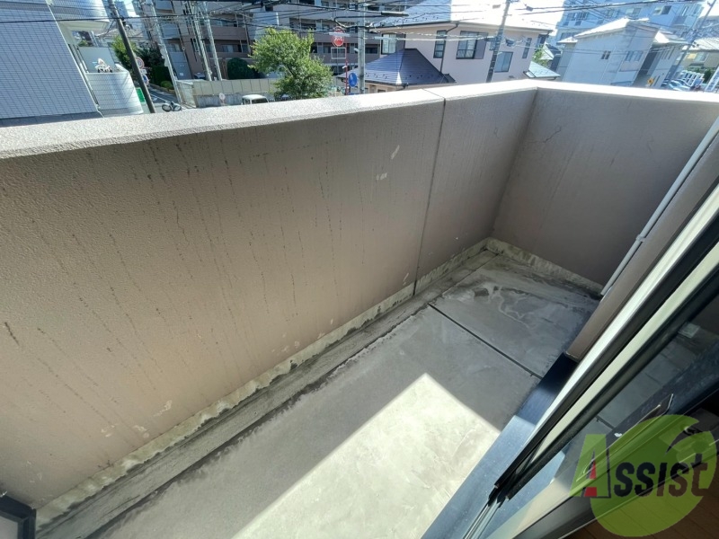 バルコニー　バルコニーがあるので洗濯物は外に干せそうですね～