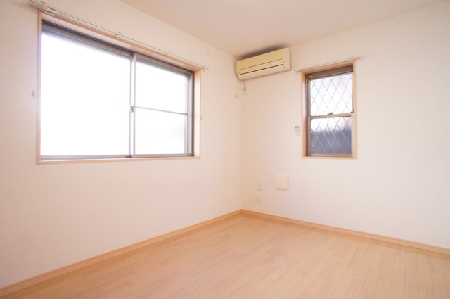 その他部屋・スペース　２面採光なので、明るく風通しのよい過ごしやすいお部屋です♪