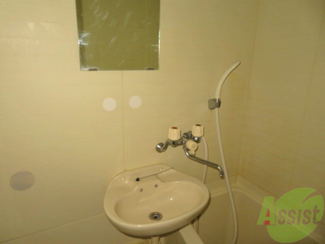 洗面設備　コンパクトな洗面台朝の支度は助かりますね。