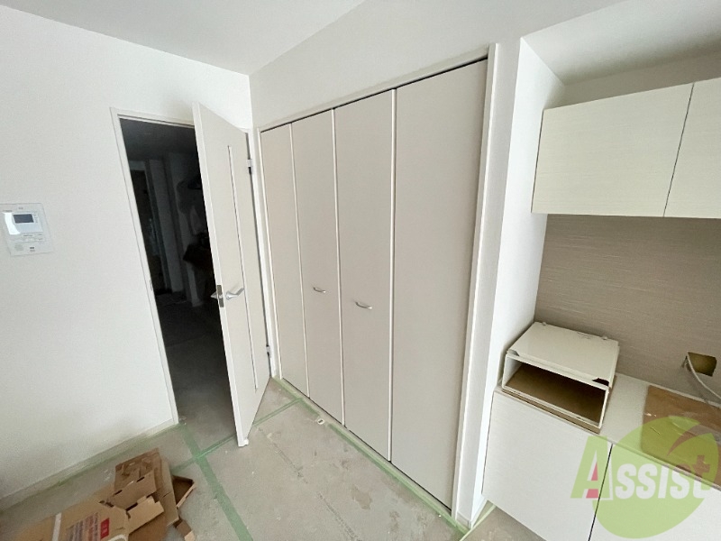 収納　収納はたくさんあり、どのドアを開けるか迷います。