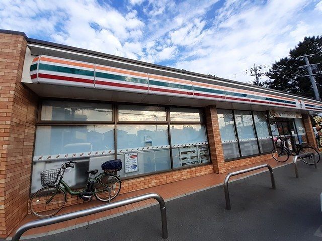 コンビニ　セブンイレブン様（コンビニ）まで500m