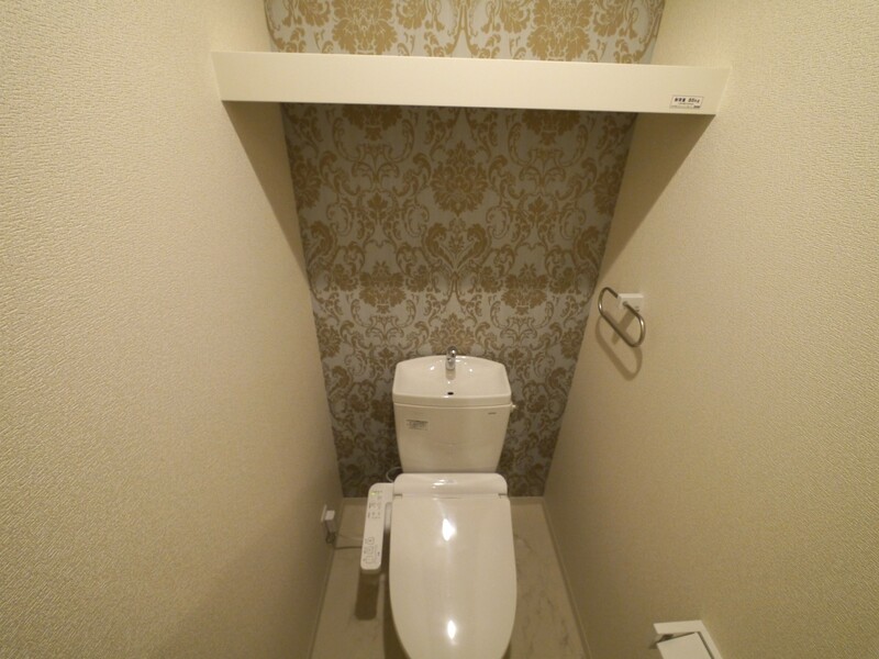 トイレ　落ち着いた色調のトイレです