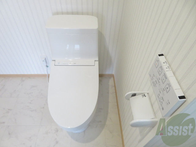 トイレ　ウォシュレット機能がついたトイレです。安心して使用できますね