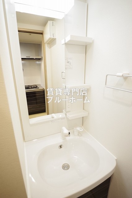 洗面設備　洗面所も収納豊富！