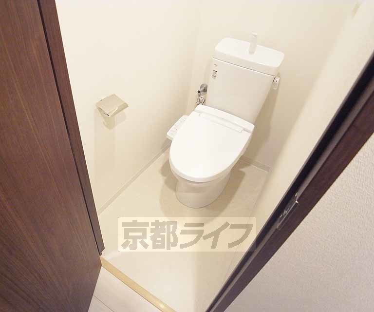 トイレ　ウォシュレットつきです。